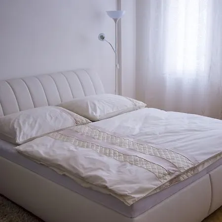 Designer Loft At Stodolní Street Apartmán *
